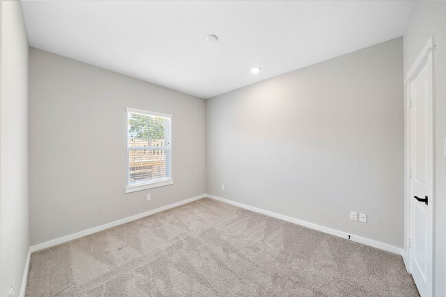 Building Photo - 8474 Berry Green Ln