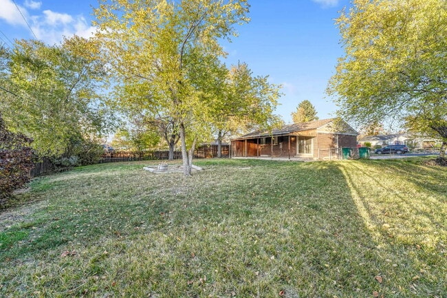 Building Photo - $2,495.00, 3-bedroom, 2 bathroom home in Centennial!