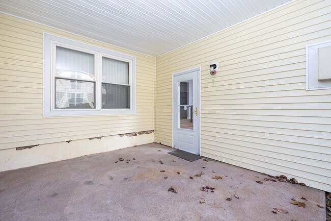 Building Photo - 949 Pleasant Valley Rd