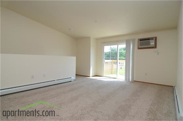 Building Photo - 560 N Douglas St