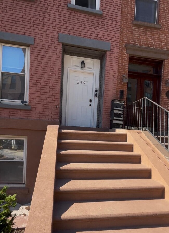 Building Photo - 259 Grove St