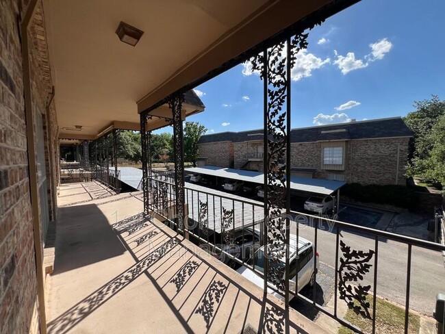 Building Photo - 4405 Bellaire Dr S