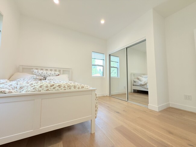 Building Photo - Beautifully Renovated 3-Bedroom Home in We...