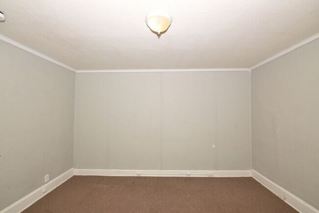 Building Photo - Spacious 2 bedrooms with their own bathroom suite