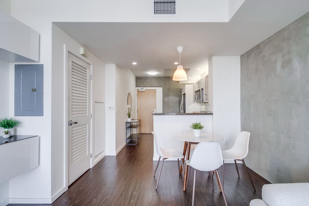 Building Photo - 321 10th Ave