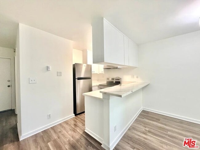 Building Photo - 5805 W 8th St