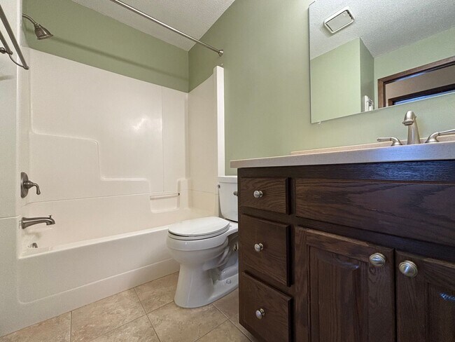 Building Photo - 4285 Evergreen Dr