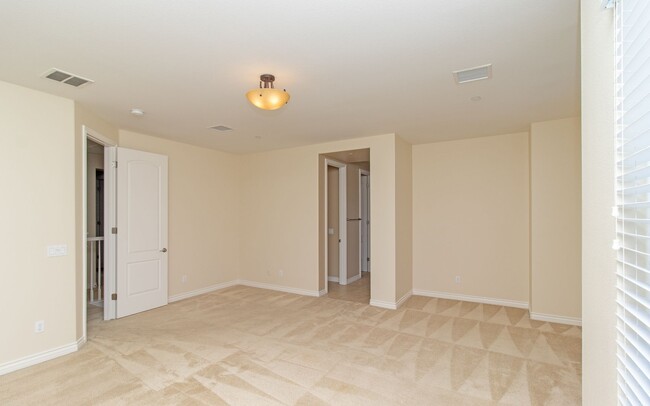 Building Photo - Beautiful Large Spacious Carlsbad Home wit...