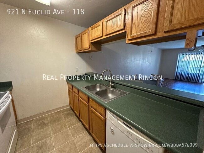 Building Photo - 921 N Euclid Ave