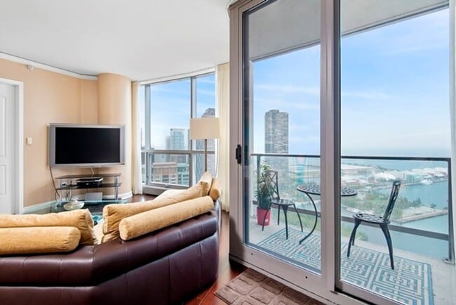 Building Photo - Stunning 3b3b Condo Unit in Highly Desired Lake Shore East