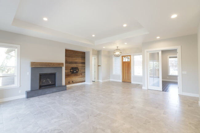 Building Photo - Modern Design Meets Mountain Living on Ben...