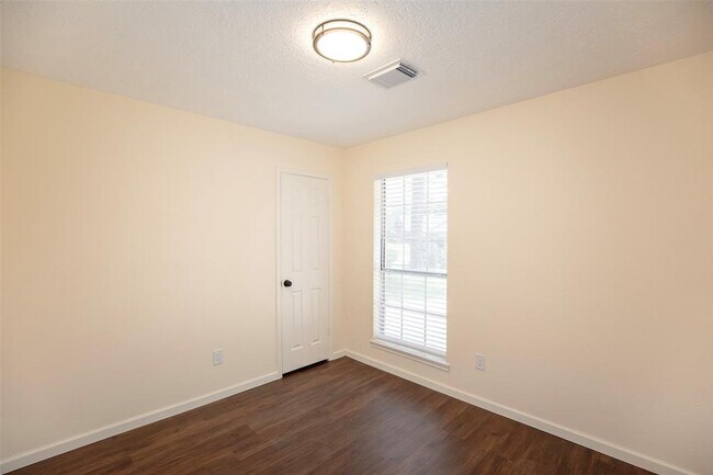 Building Photo - 14330 Little Willow Walk