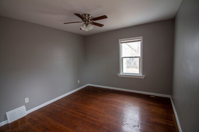 Building Photo - 6817 Raymond Ave