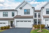 Building Photo - 5 White Aster Ct