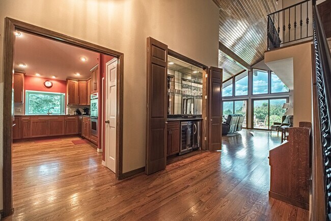 Building Photo - Luxury Living at Camels RIdge
