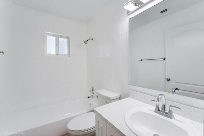 Building Photo - 1293 NW 38th St