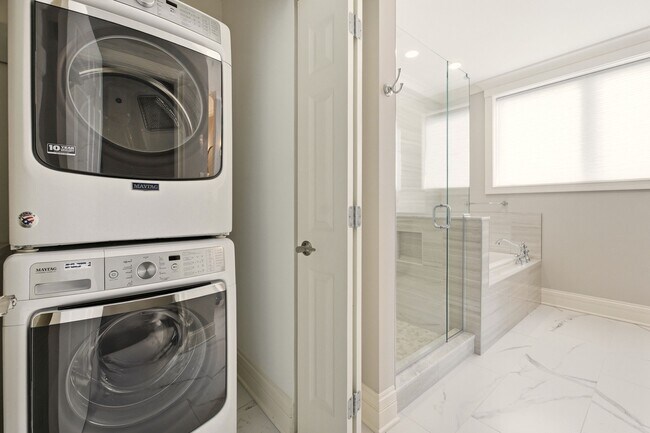 Building Photo - 6600 Seminary Woods Pl