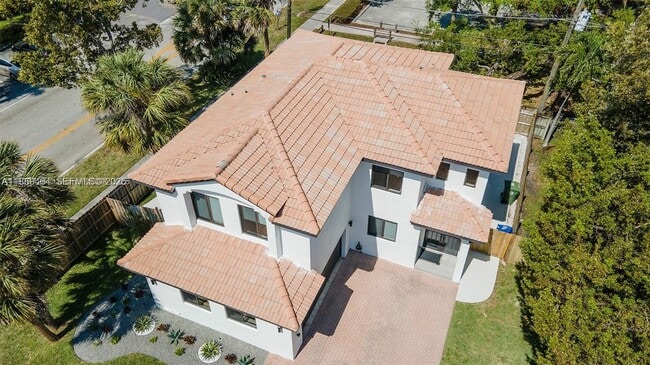 Building Photo - 1451 SW 11th Pl