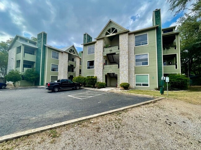 Primary Photo - Centrally Located Condo - 2 Bedroom and 2 ...