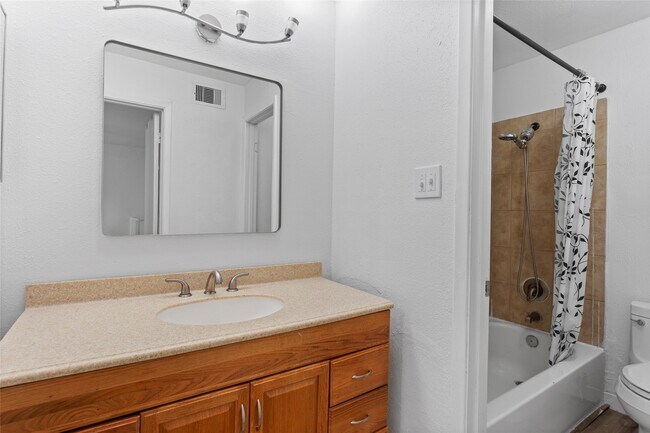 Building Photo - 18800 Egret Bay Blvd