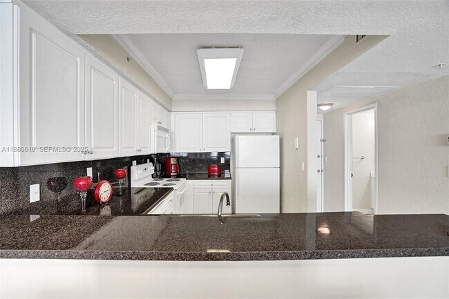 Building Photo - 2501 S Ocean Dr