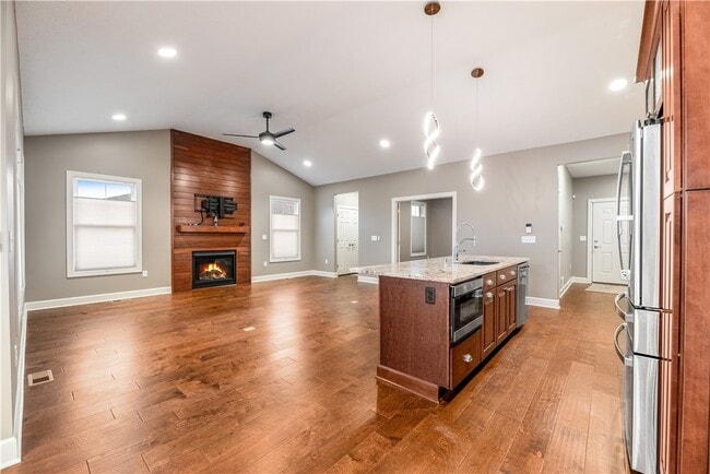 Building Photo - 1352 Creeks Edge Dr