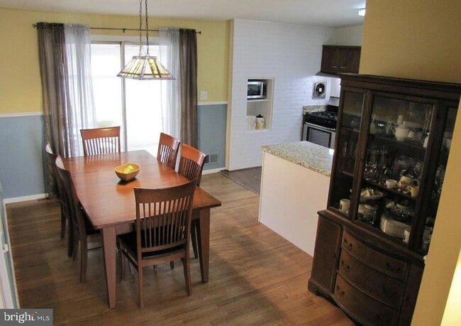 Building Photo - 715 Marshall Ave