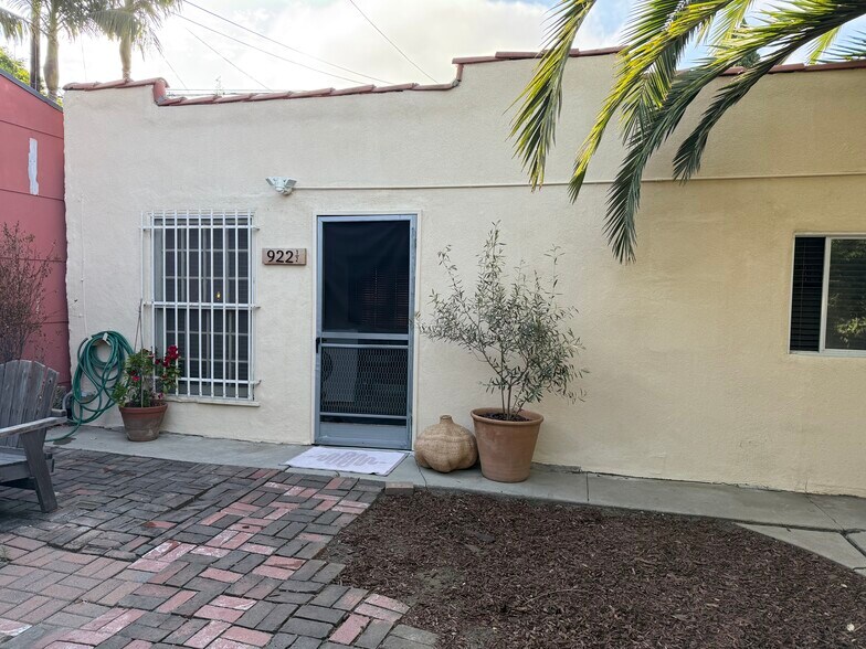 Front door - 922 Milwood Ave