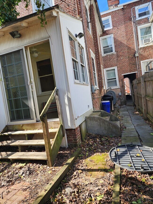 Building Photo - West Chester Historic Townhome - 4 bedrooms, 1 bath