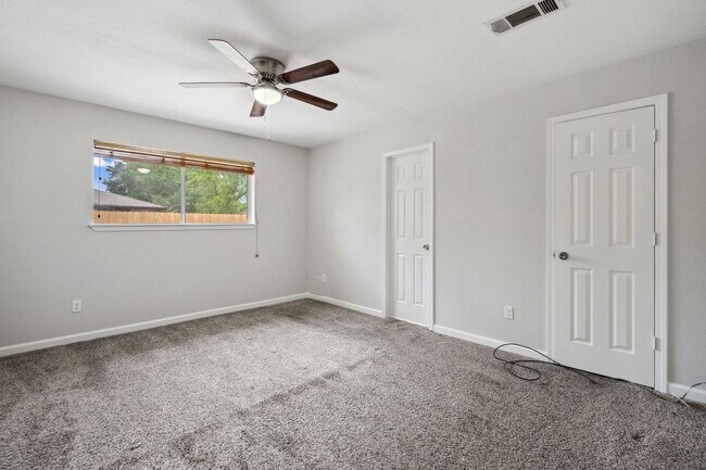 Building Photo - 4023 Broken Elm Dr