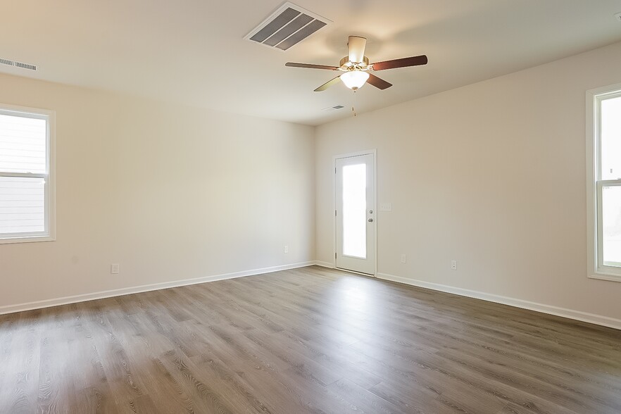 Building Photo - 732 Courtland Dr