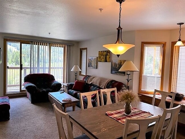 Building Photo - Winter Seasonal Rental- Cinnamon Ridge III...