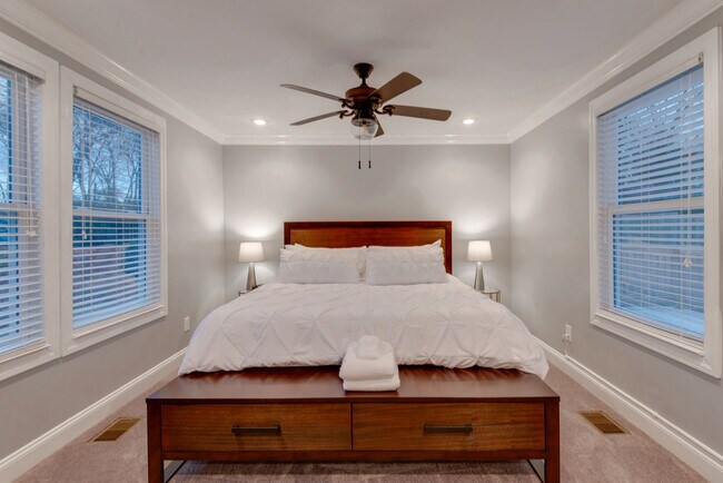 Primary 2 (King Shown) - 410 E Trinity Ln