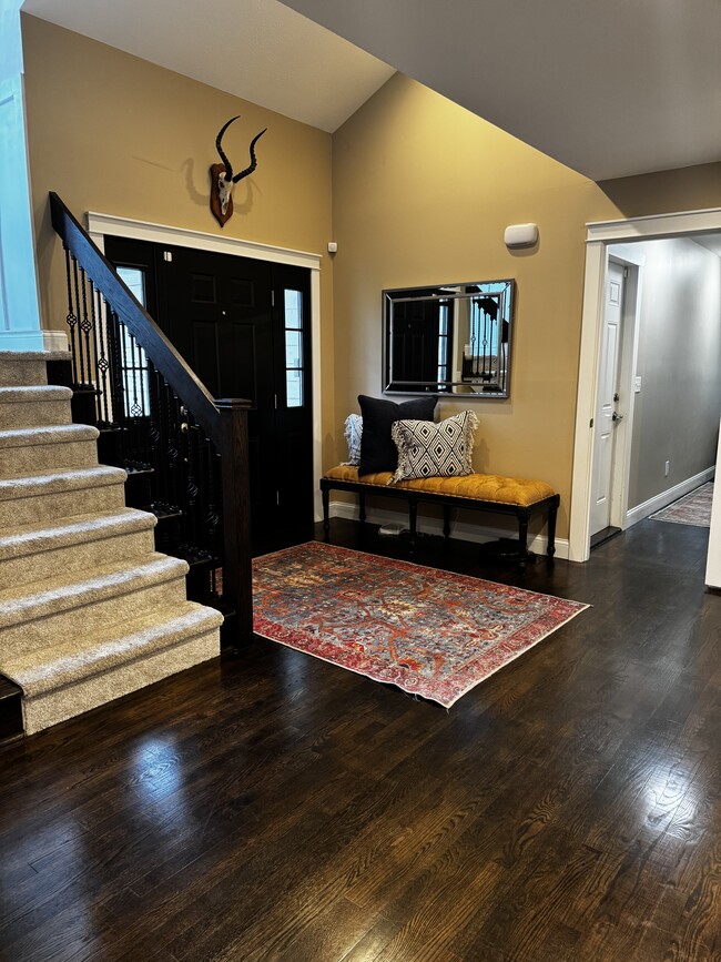 Foyer - 31021 White Rd