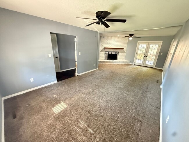 Building Photo - 4 Bed 2 Bath Springfield, MO