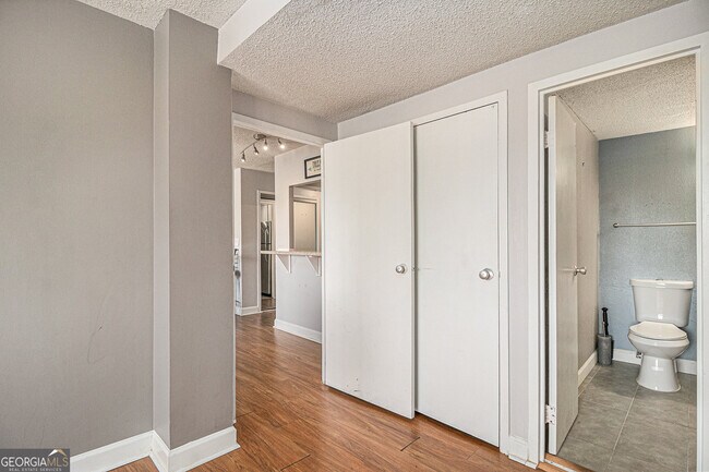 Building Photo - 2285 Peachtree Rd NE