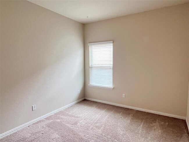 Building Photo - 260 Chickadee Ln