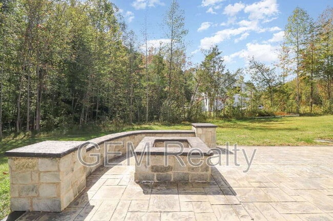 Building Photo - 7806 Shawmont Rd