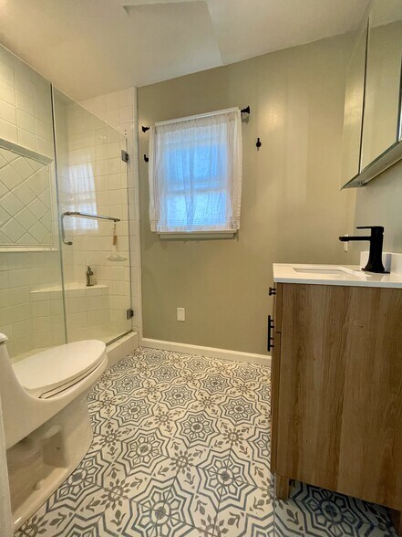 Building Photo - 308 Encino Ln