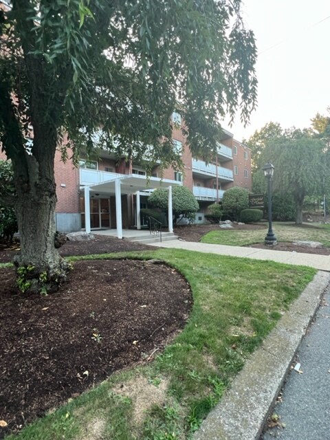 Building Photo - 179 Presidents Ln