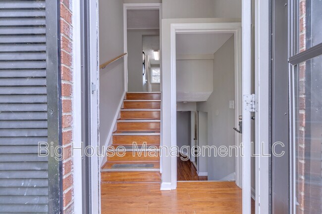 Building Photo - 7003 Rock Creek Dr