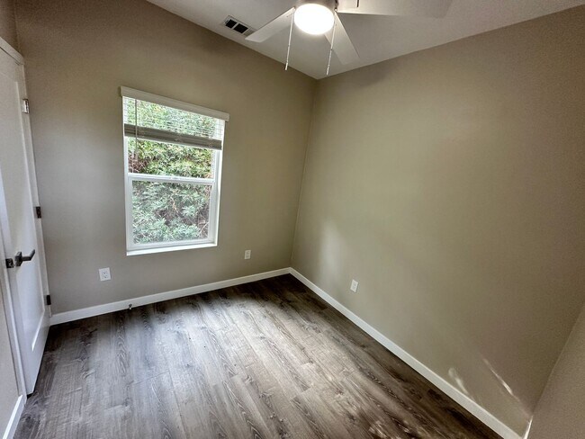 Building Photo - New (2025) 4 Bedroom House with High Ceilings