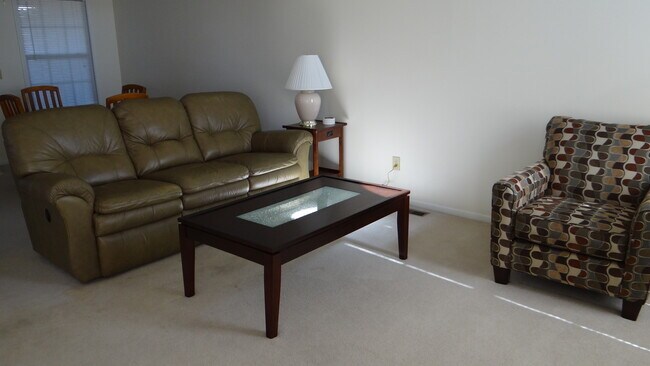 Building Photo - 931 Jasmine Dr