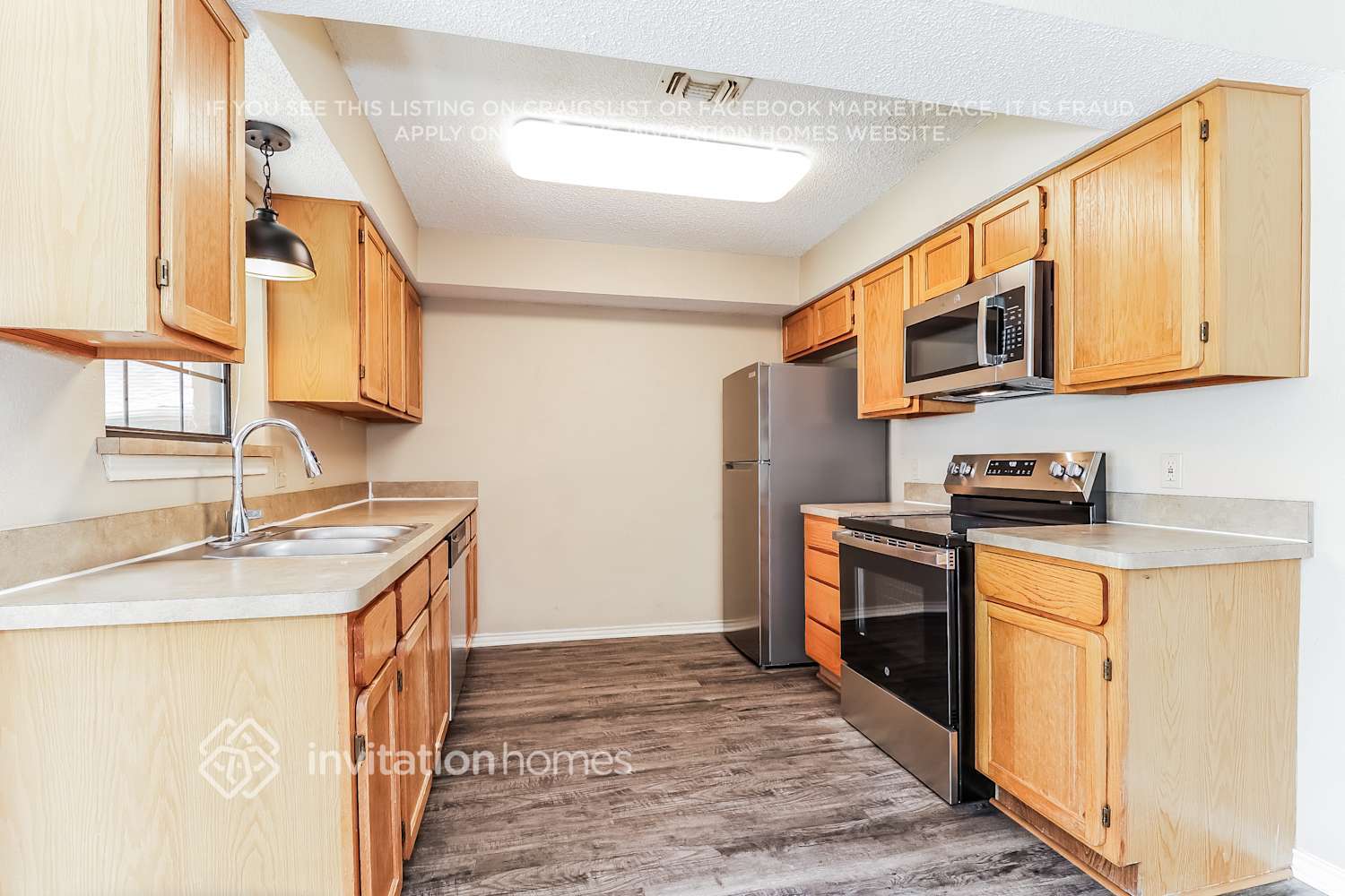 Building Photo - 3801 Devonaire Dr