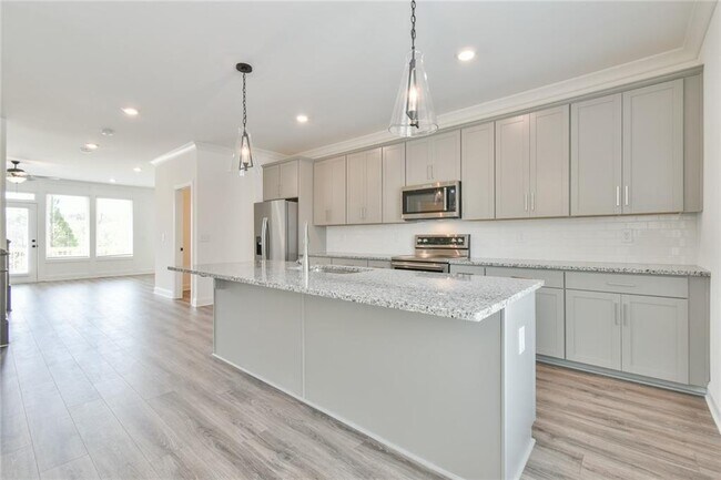 Building Photo - 5665 New Northside Dr
