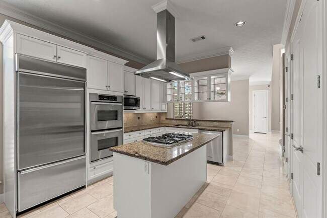 Building Photo - 1038 Memorial Village Dr