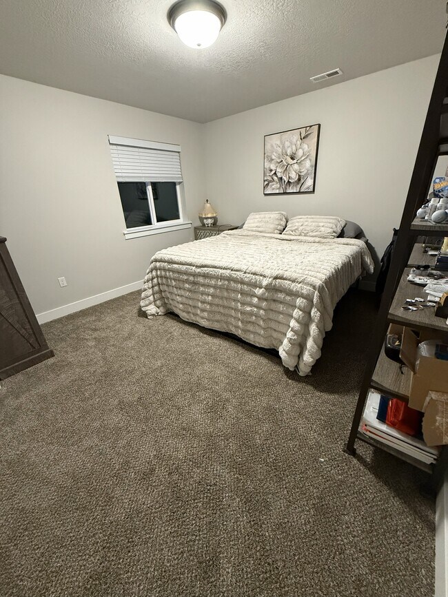 Building Photo - 46 S 2920 W