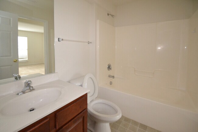 Building Photo - Spacious Ballantyne Living | 3BR, 3.5BA with Community Pool