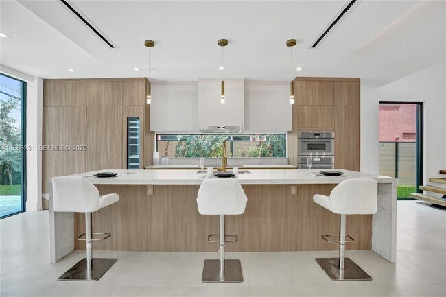 Building Photo - 1825 NE 26th Ave