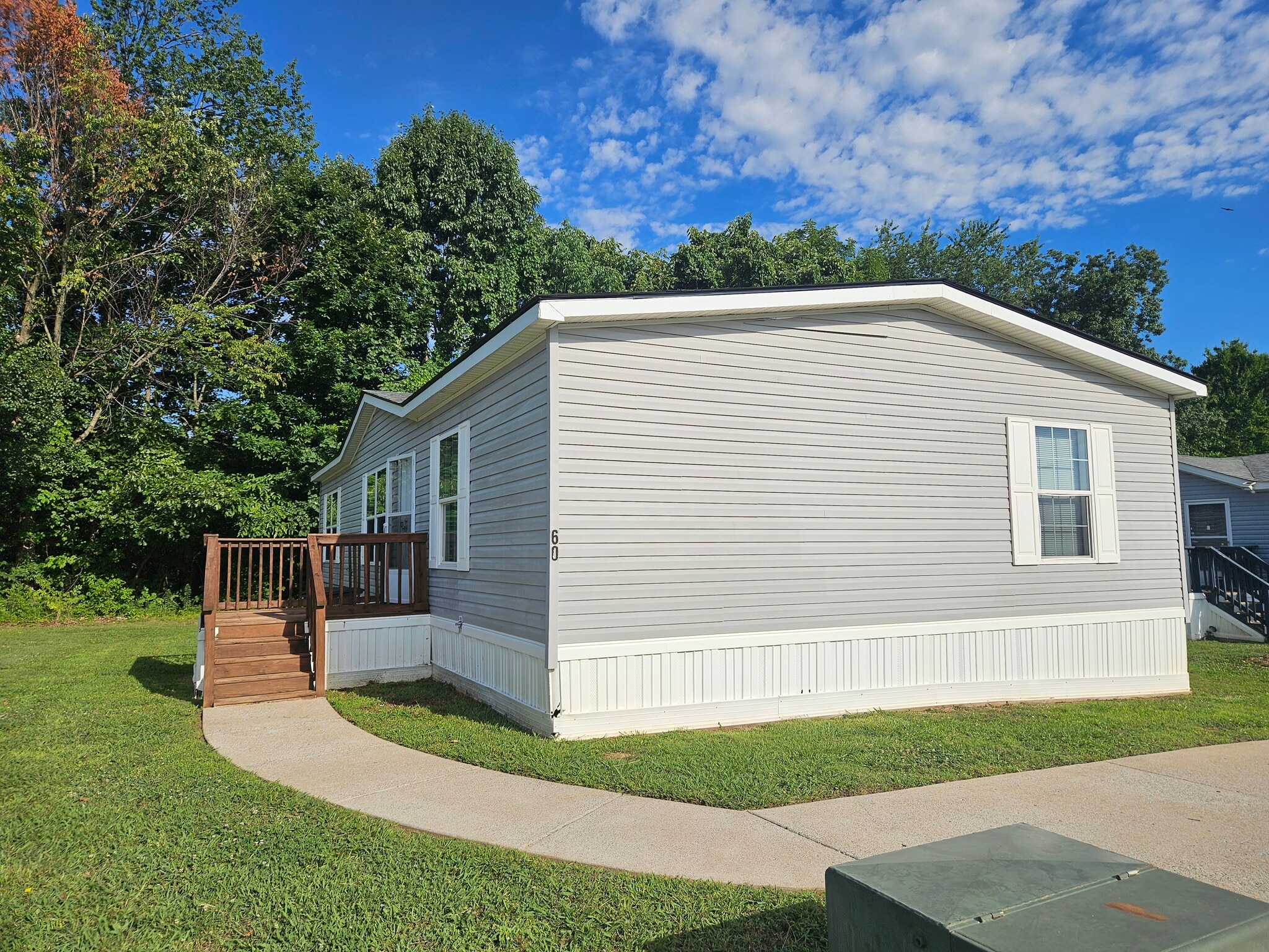 Building Photo - 60 Lynnwood Cir